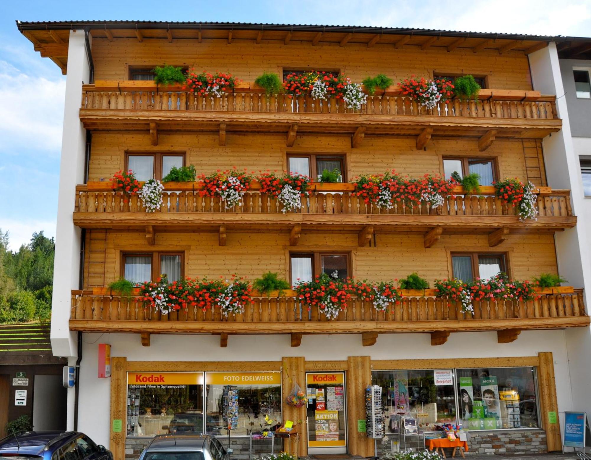 Gaestehaus Pension Edelweiss Kolsass Екстериор снимка