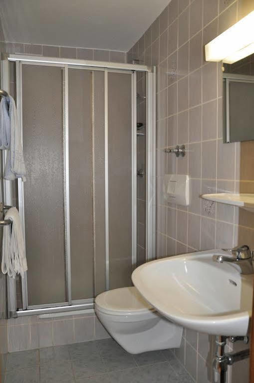Gaestehaus Pension Edelweiss Kolsass Екстериор снимка
