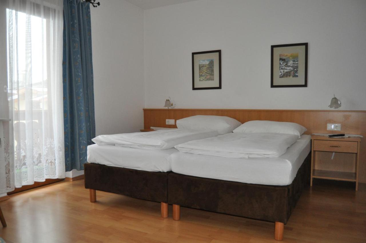 Gaestehaus Pension Edelweiss Kolsass Стая снимка